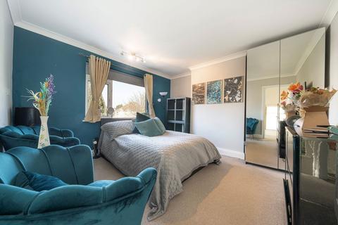 undefined, Great West Road, Isleworth TW7