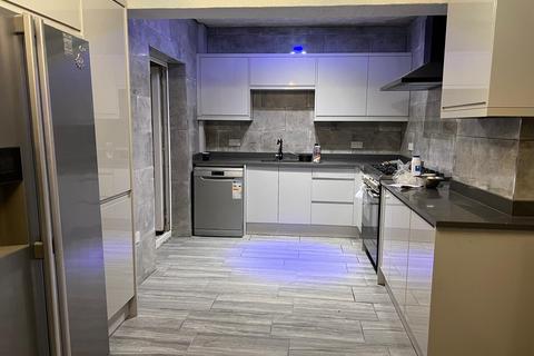 5 bedroom house to rent, Wolseley Road, Romford, RM7