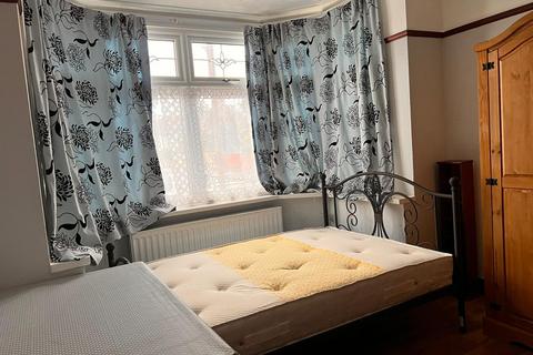 5 bedroom house to rent, Wolseley Road, Romford, RM7