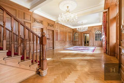 9 bedroom detached house to rent, Hadley Green Road, Barnet