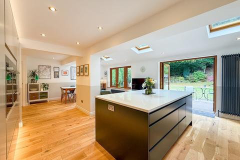 5 bedroom detached house for sale, Huddersfield Road, Holmfirth HD9