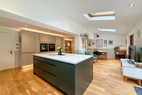 5 bedroom detached house for sale, Huddersfield Road, Holmfirth HD9