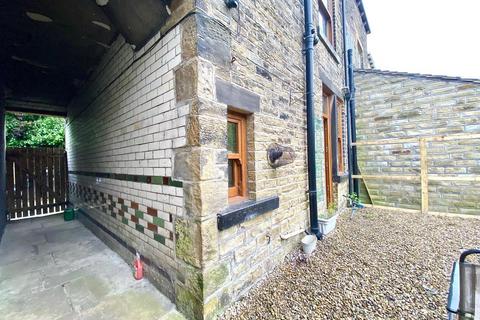 2 bedroom terraced house to rent, St Giles Road, Lightcliffe