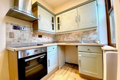 2 bedroom terraced house to rent, St Giles Road, Lightcliffe