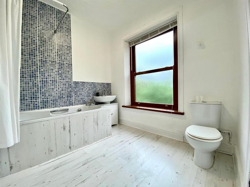 BATHROOM 1.jpg