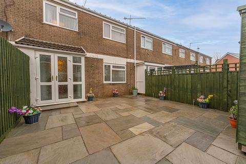 3 bedroom terraced house for sale, Fields Road, Oakfield, NP44