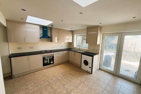 4 bedroom terraced house to rent, Ash Grove, HOUNSLOW TW5