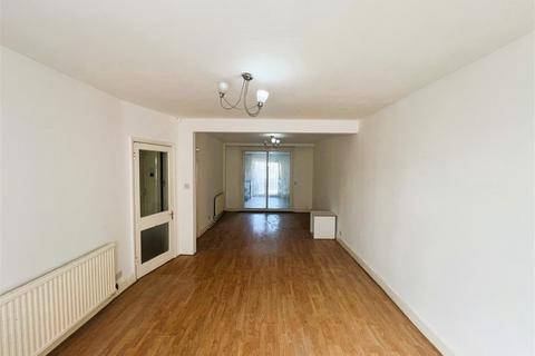 4 bedroom terraced house to rent, Ash Grove, HOUNSLOW TW5