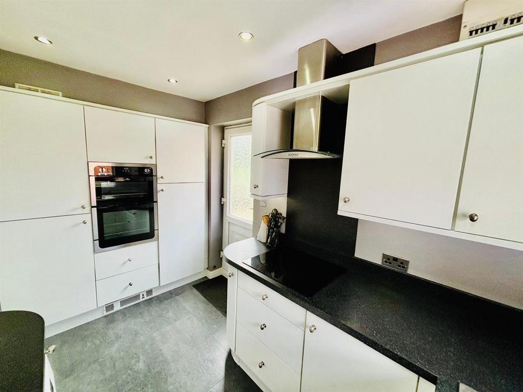 Fitted Kitchen: