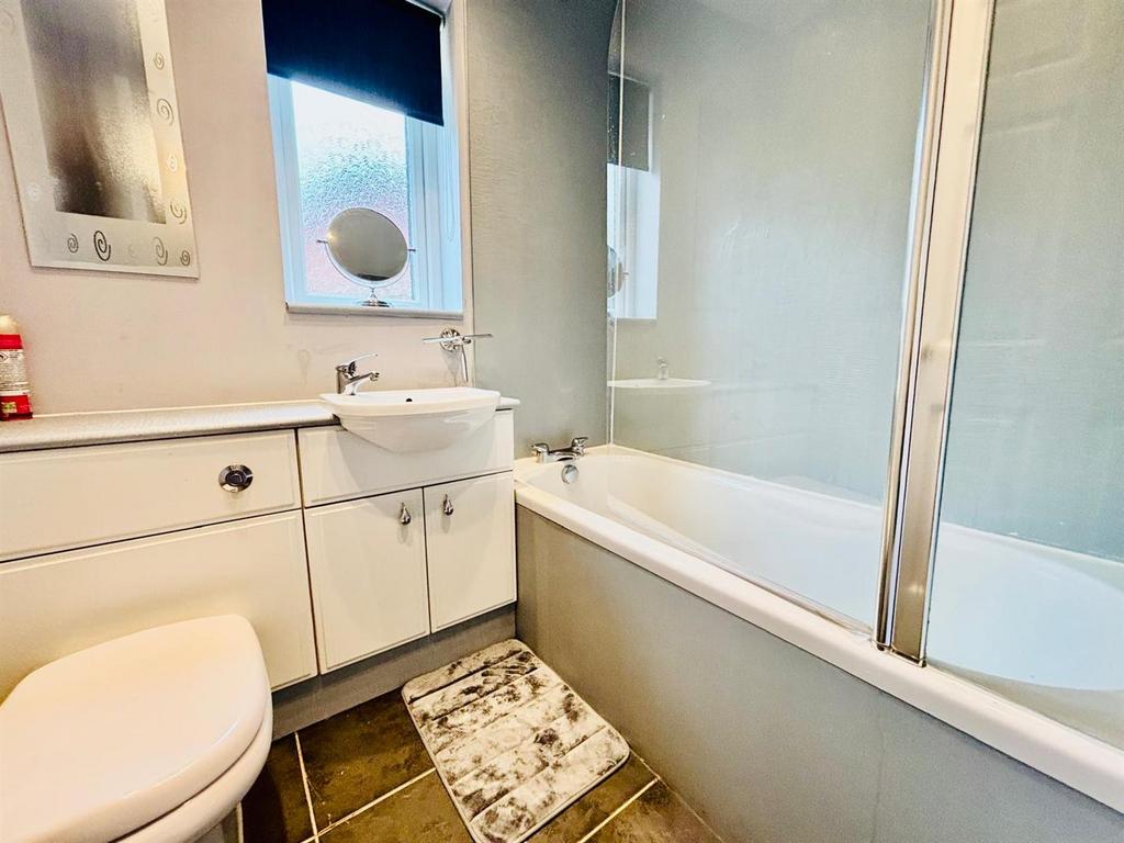 Bathroom / WC: