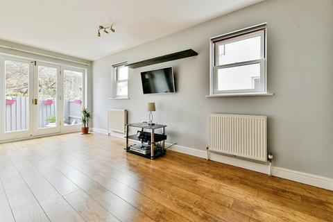 2 bedroom ground floor flat for sale, Bancroft, Hitchin