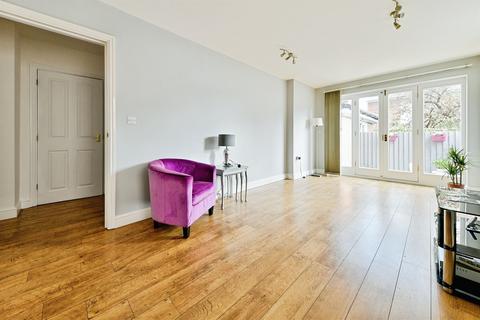 2 bedroom ground floor flat for sale, Bancroft, Hitchin