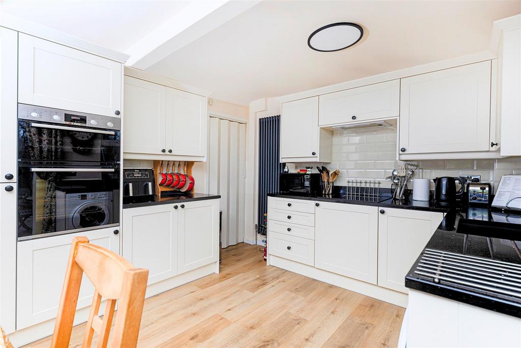 Kitchen 3.jpg