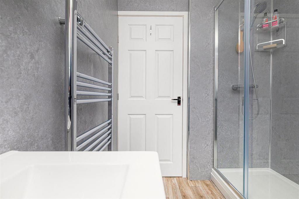 Bathroom 2.jpg
