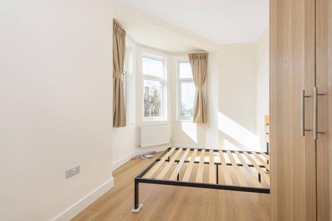 3 bedroom flat to rent, Finchley Road, Temple Fortune, London, NW11