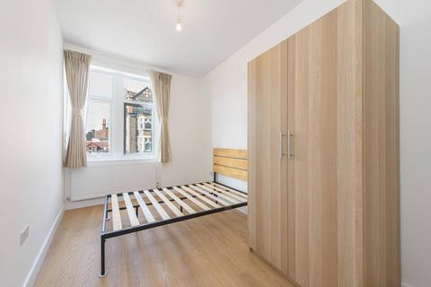 3 bedroom flat to rent, Finchley Road, Temple Fortune, London, NW11