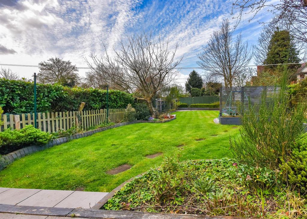 29 Goldthorn Avenue - Garden (3).jpg
