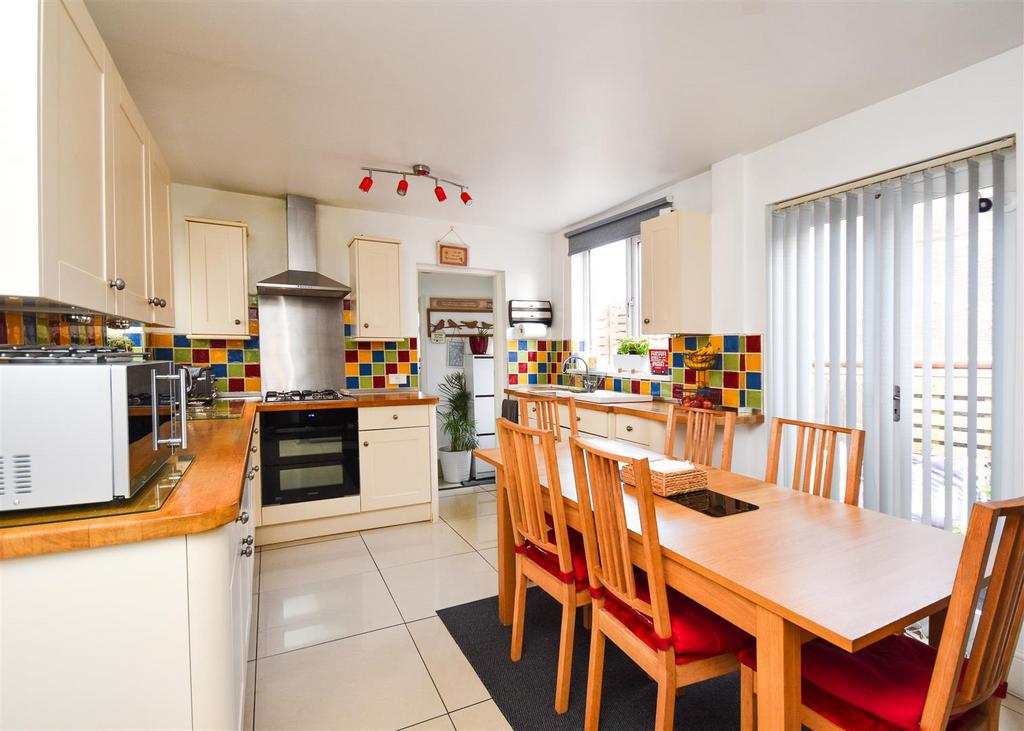 29 Goldthorn Avenue - Dining Kitchen (2).jpg