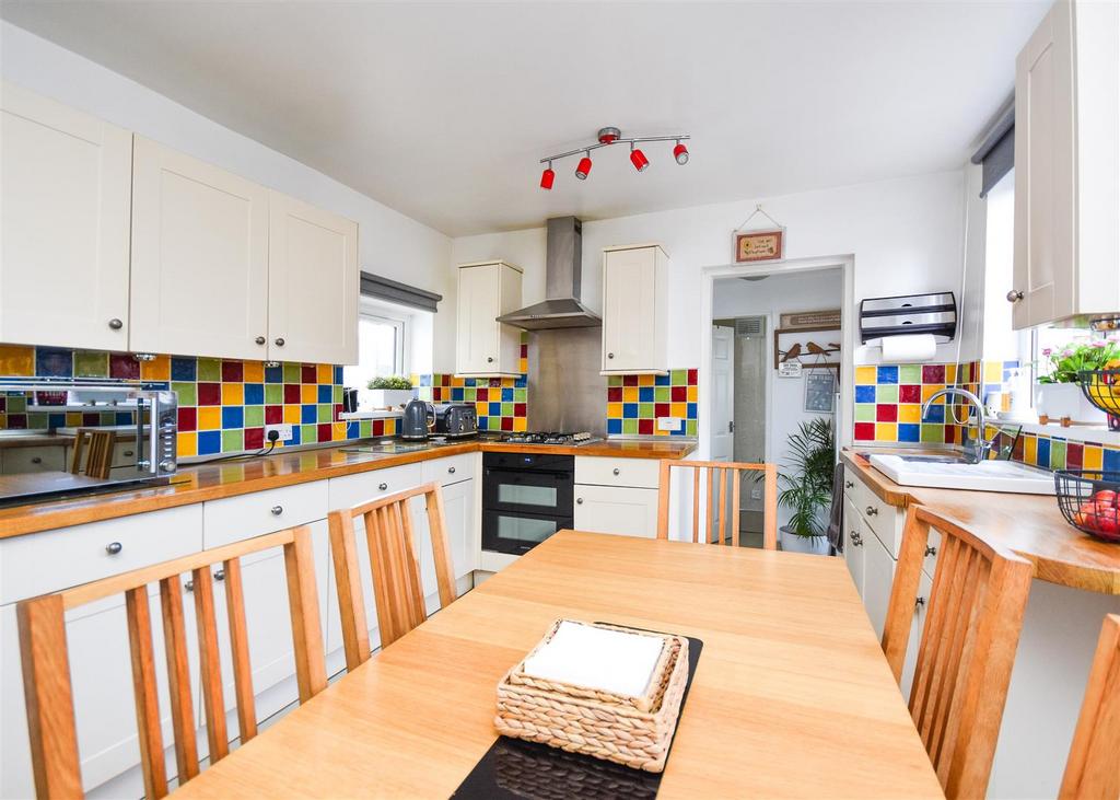 29 Goldthorn Avenue - Dining Kitchen.jpg