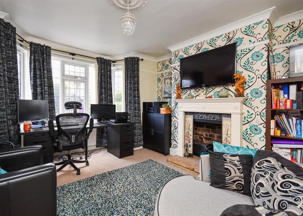 29 Goldthorn Avenue - Lounge.jpg