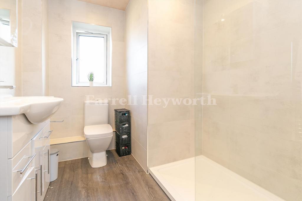Ensuit shower