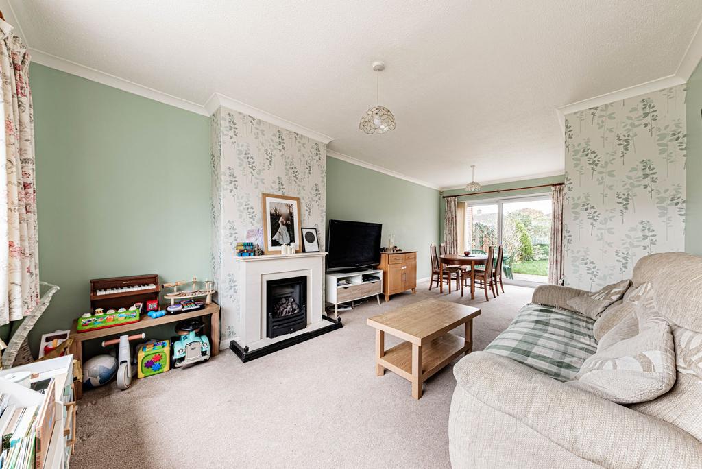 Living Room/Dining Room (1)