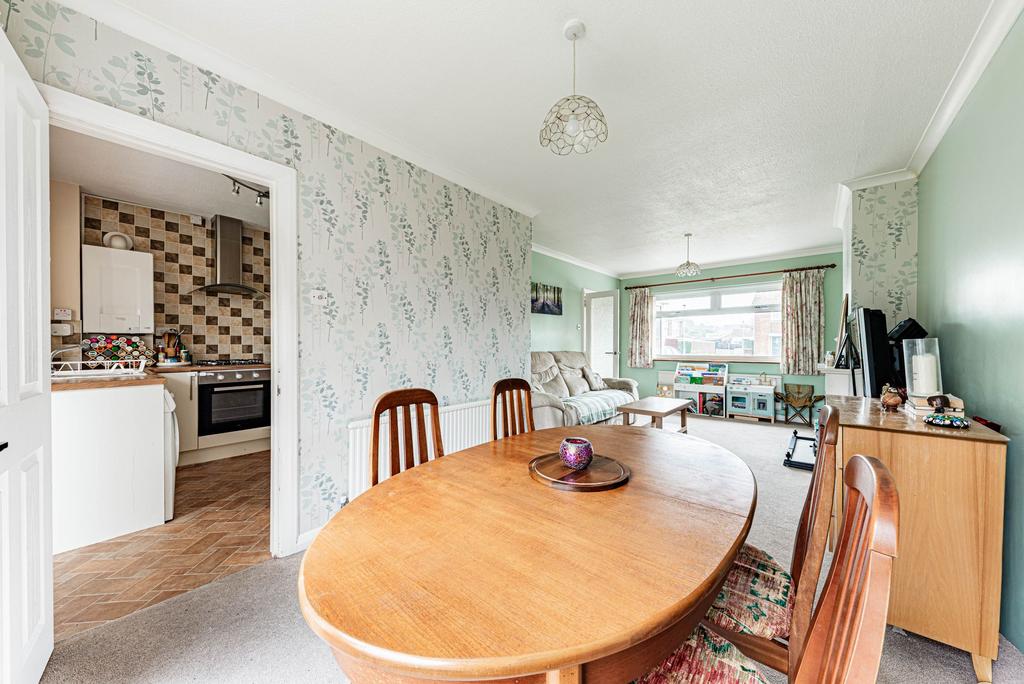 Living Room/Dining Room (3)