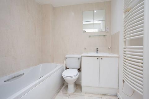 2 bedroom flat to rent, Rushmere Court, HP3, Hemel Hempstead, HP3