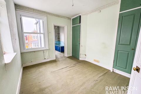 2 bedroom end of terrace house for sale, Summer Gardens, East Molesey KT8