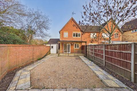 3 bedroom end of terrace house to rent, Dyson Close, Cambridgeshire PE29
