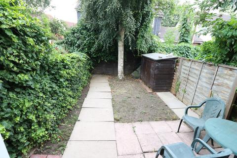 2 bedroom house to rent, Giralda Close, London E16