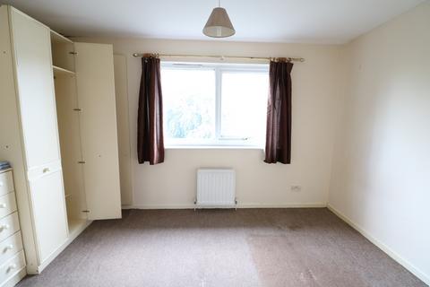 2 bedroom house to rent, Giralda Close, London E16