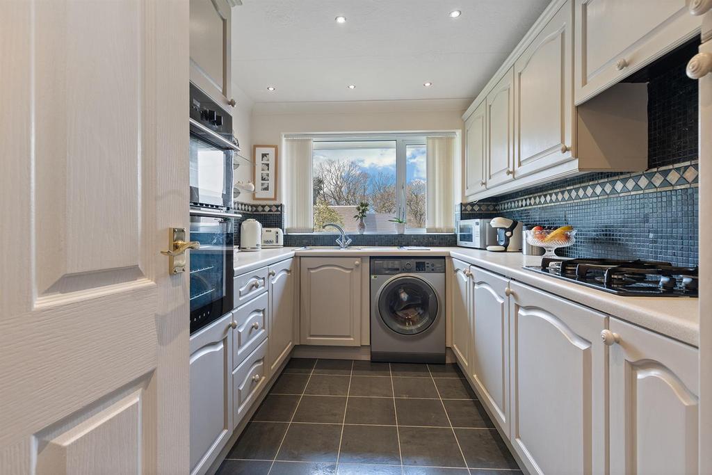 Bramleys Estate Agents - Poplar Avenue - Thongsbri