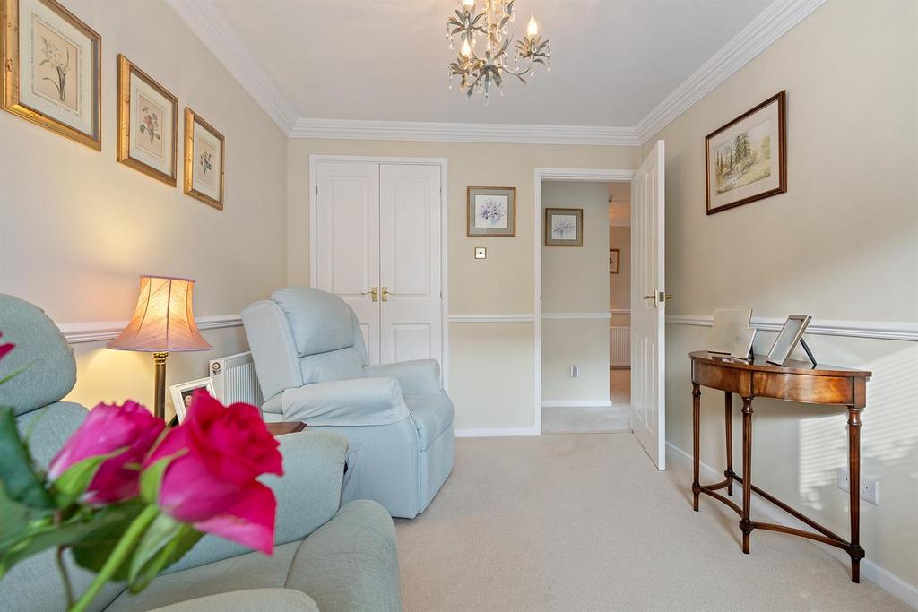 Bramleys Estate Agents - Poplar Avenue - Thongsbri