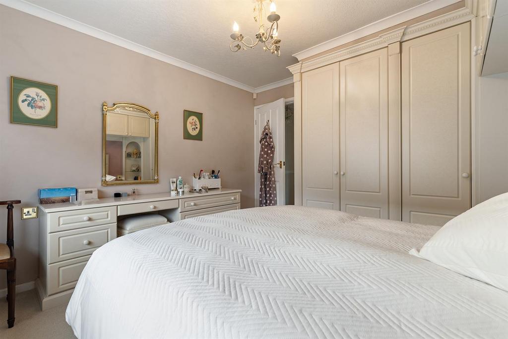 Bramleys Estate Agents - Poplar Avenue - Thongsbri
