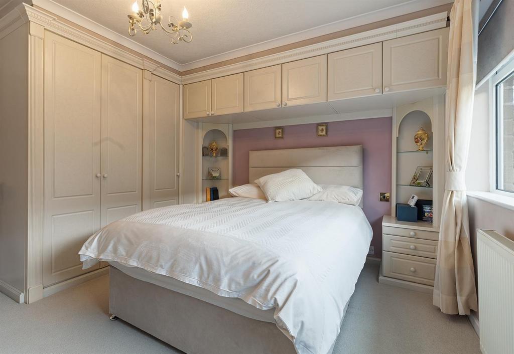 Bramleys Estate Agents - Poplar Avenue - Thongsbri