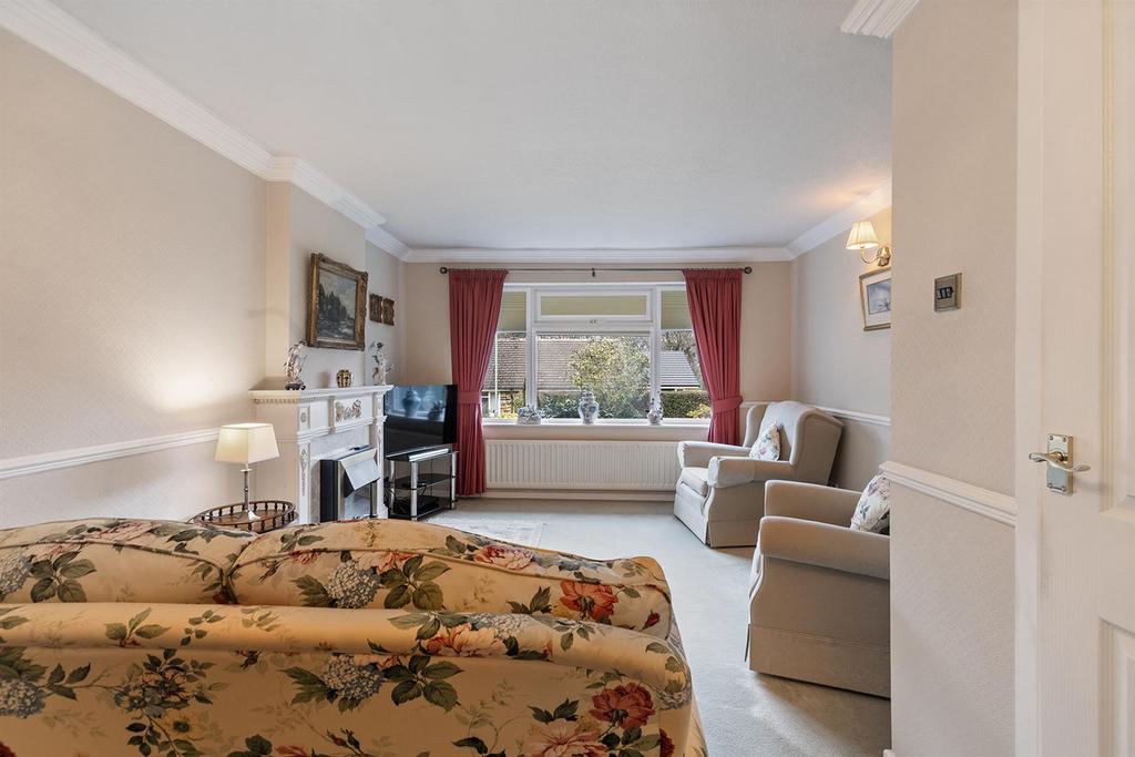 Bramleys Estate Agents - Poplar Avenue - Thongsbri