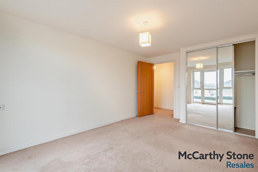 8682048-interior02-800.jpg