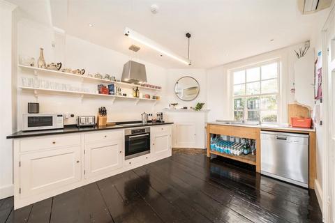 4 bedroom flat to rent, Cheyne Walk, London SW10