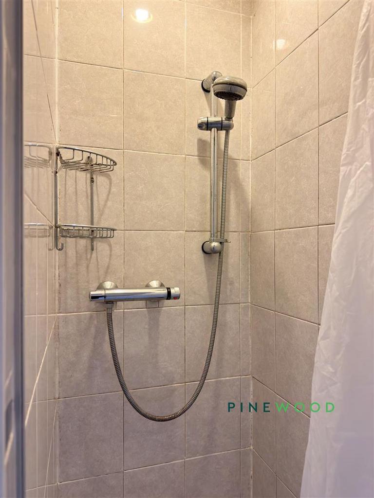 Shower (bathroom)
