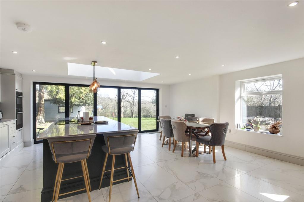 Kitchen/Dining Area