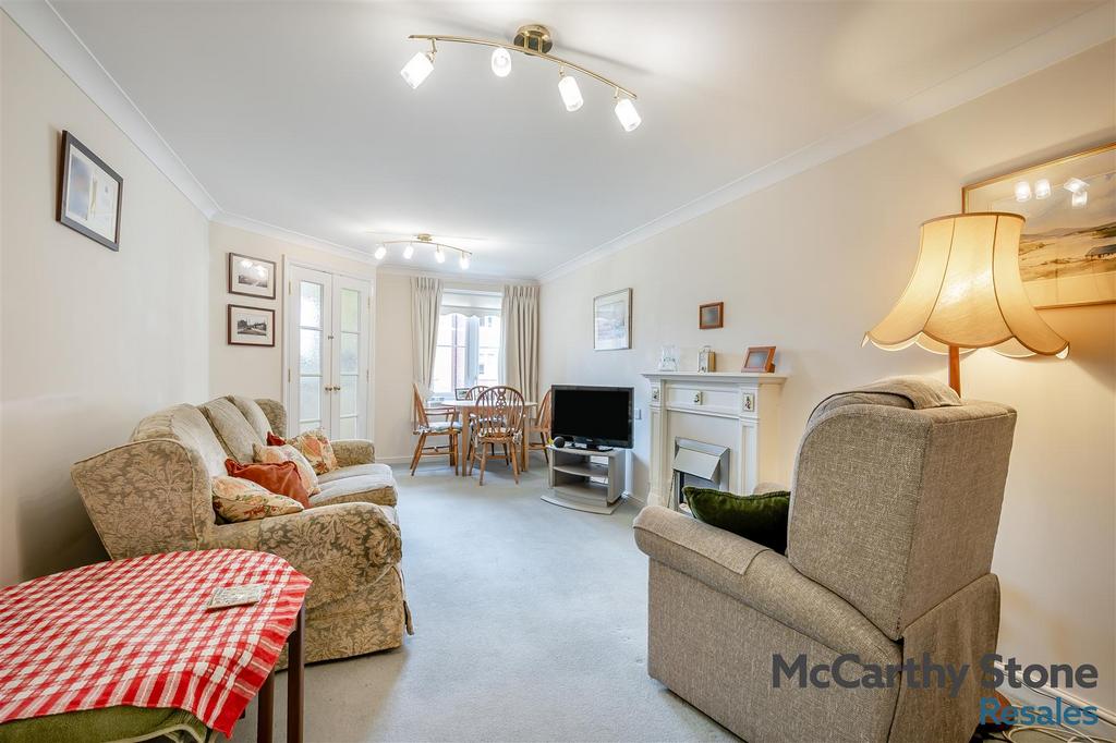 8681492-interior04.jpg