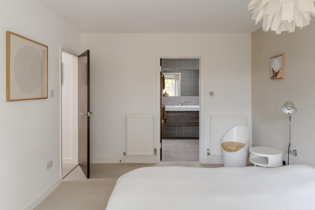 242726 20241112 collingdon court 64 hi res.jpg