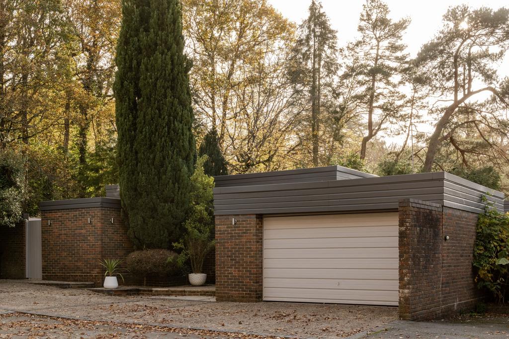 242740 20241112 collingdon court 78 hi res.jpg