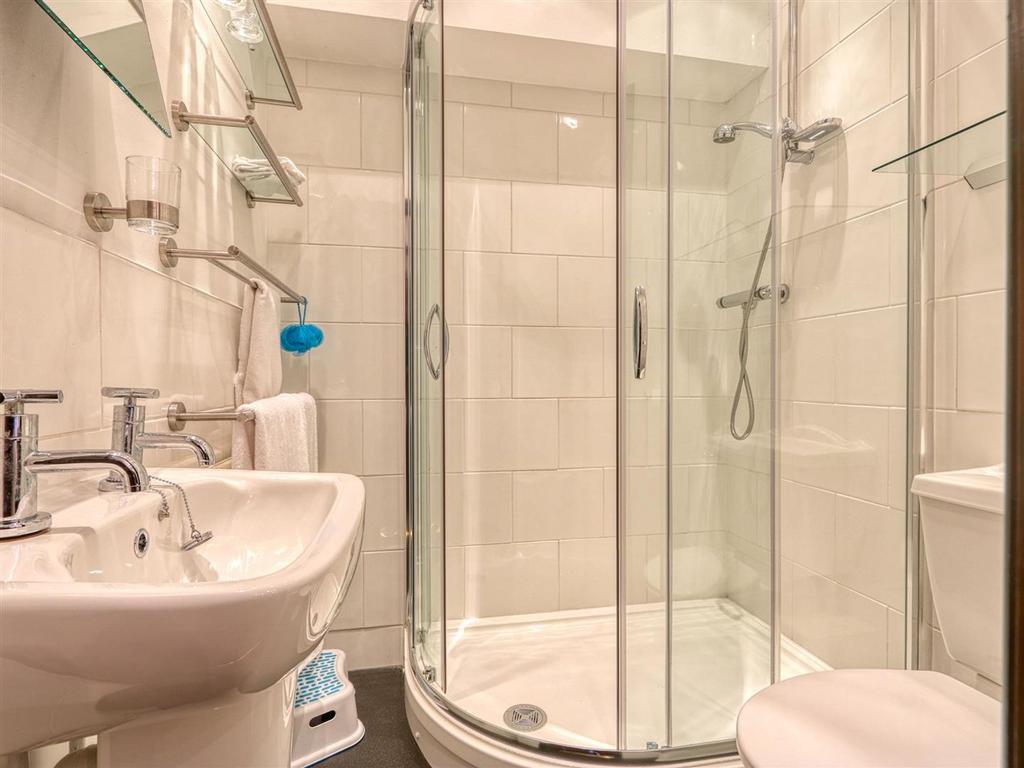 Main Building - Bedroom Three- Ensuite