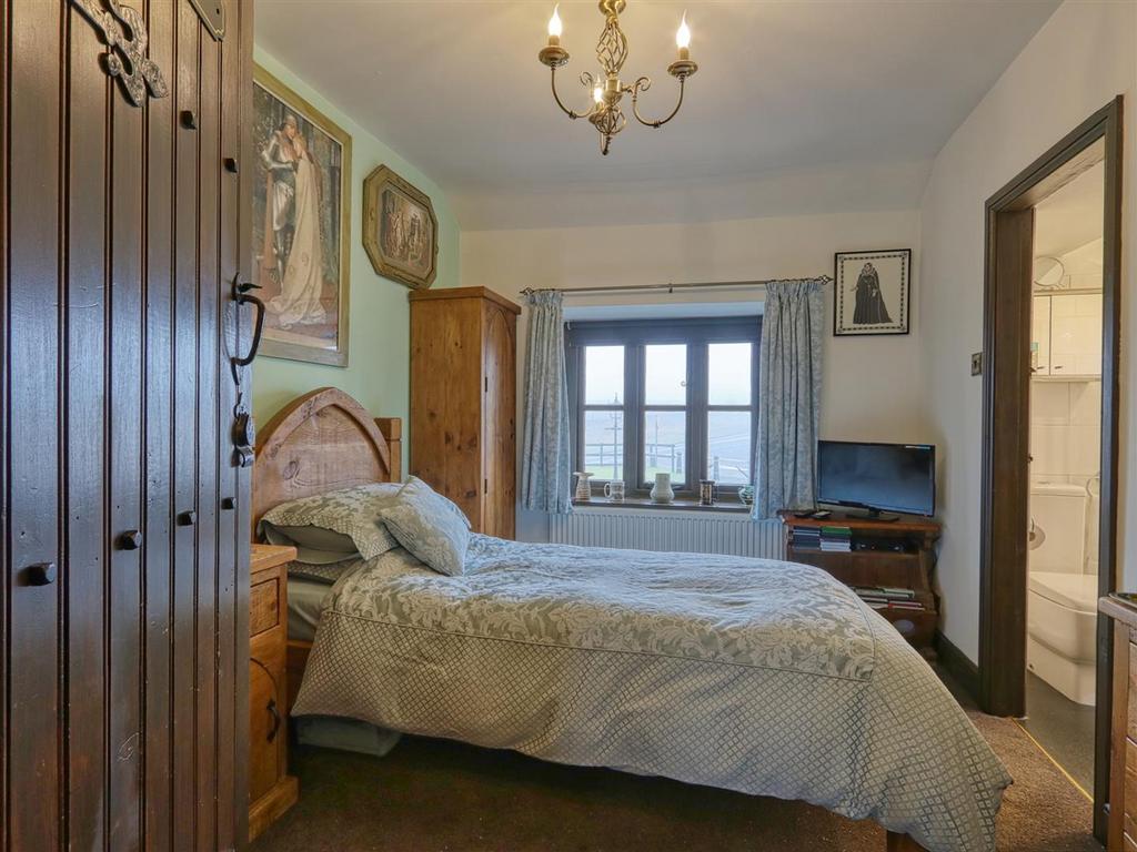 The Good Knight - queens bedroom