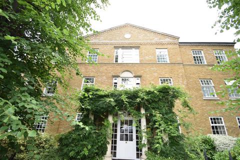 2 bedroom apartment to rent, Balaclava Road, Long Ditton