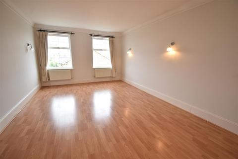 2 bedroom apartment to rent, Balaclava Road, Long Ditton