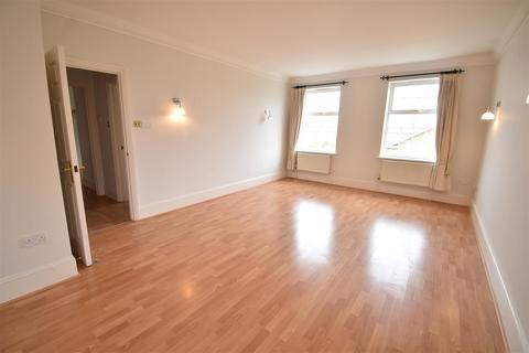 2 bedroom apartment to rent, Balaclava Road, Long Ditton