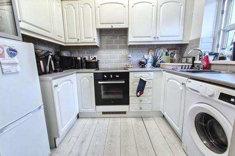 3 bedroom apartment for sale, Makendon Street, Hebburn, Tyne and Wear, NE31 1RF